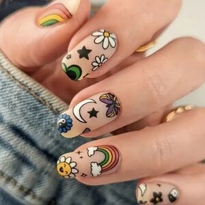 24 Pieces Fake press on nails